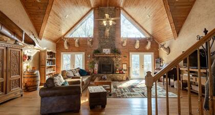 3 Bedroom 3 Bathroom Cabin on Little Red River w/ Private Dock!