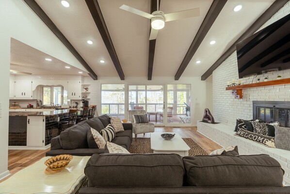 Télévision, table de tennis de table