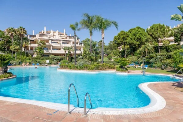 Piscine extérieure, piscine chauffée