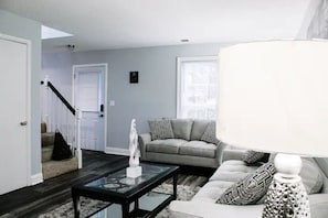 Smart TV, fireplace - Welcome to Risa! (Mt. Juliet)