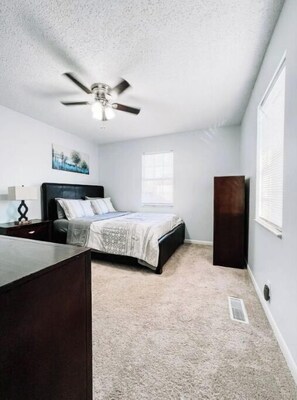 3 bedrooms, desk, WiFi - Welcome to Risa! (Mt. Juliet)
