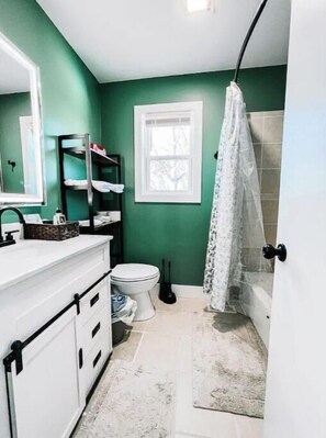 Shower, towels - Welcome to Risa! (Mt. Juliet)
