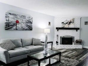 Smart TV, fireplace - Welcome to Risa! (Mt. Juliet)