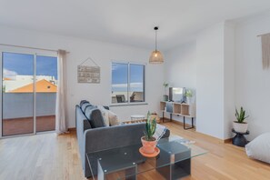 高級公寓 | 客廳 | 32 吋電視連有線電視頻道