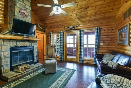 Trails End Cabin- 10 min- Silver Dollar City; 15 min- Branson; NEW Tiled Showers