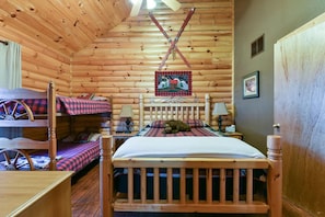3 bedrooms, desk, iron/ironing board, travel cot