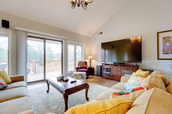 Fernseher, Kamin, Videospiele, DVD-Player