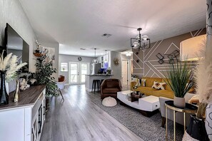 Smart TV, fireplace