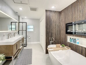Shower, hair dryer, bidet, towels