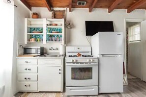 Private kitchen - Casita Feliz! 4 Min to I-10 + 2 mi to UofA (Tucson)