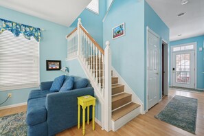 Smart TV, DVD player, books - Beautiful home in Chautauqua community - linens, parking, washer Included (Lakeside Marblehead)