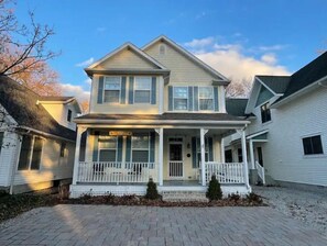 Exterior - Beautiful home in Chautauqua community - linens, parking, washer Included (Lakeside Marblehead)