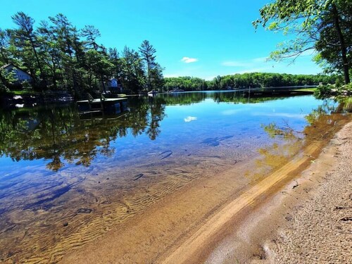 The Hideaway - 3-bedroom Waterfront Cottage