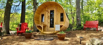 The Hideaway - 3-bedroom Waterfront Cottage