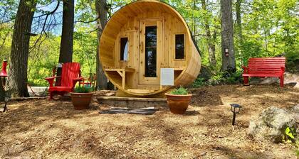 The Boathouse - 3-bedroom Waterfront Cottage