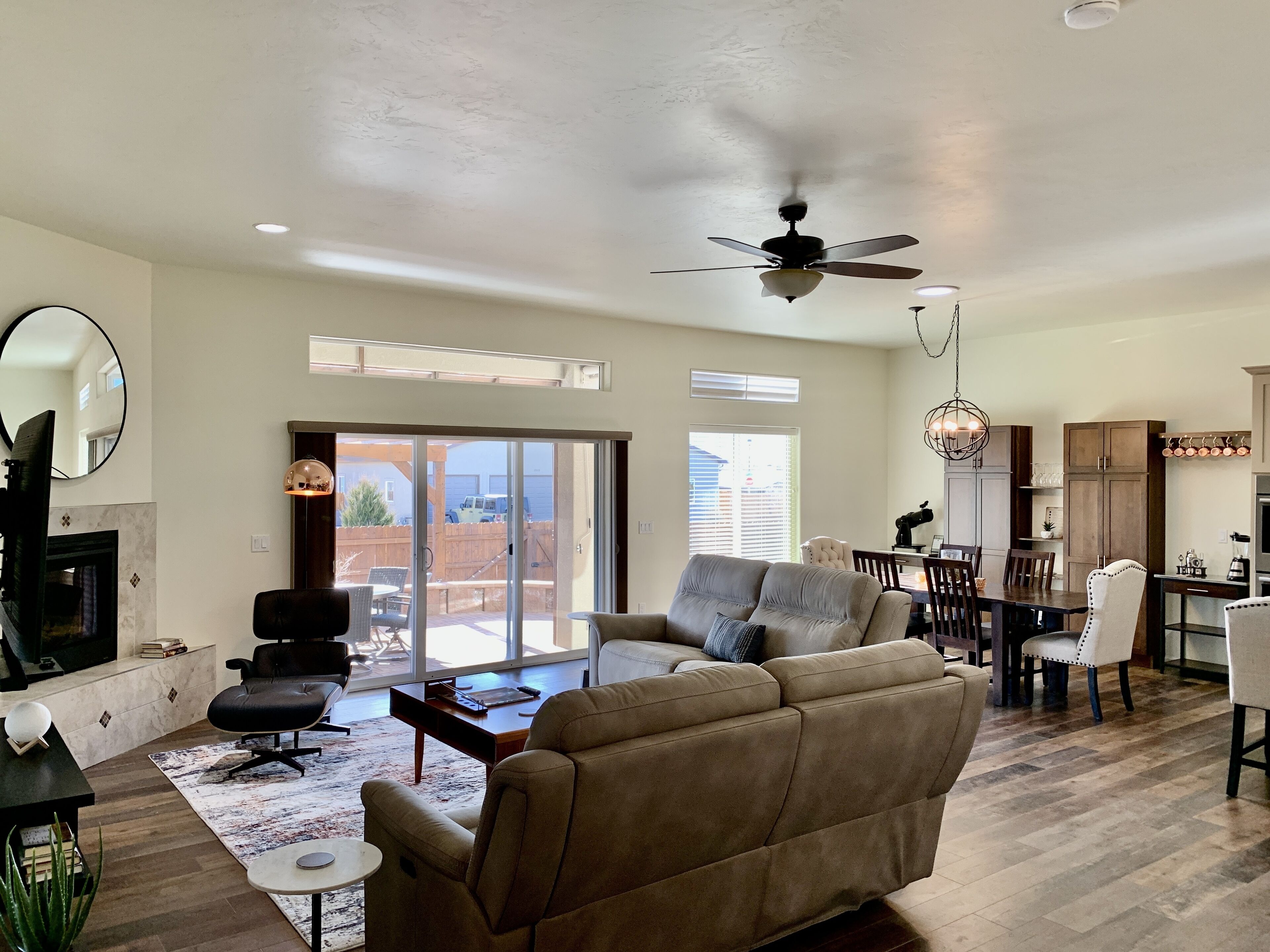 The Desert Moon- A Luxurious Retreat W/ Amazing Patio, Shuffleboard, Ev Charger - Fruita, CO