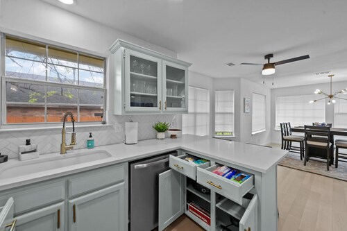 Cozy house near Historic Downtown, highways & more