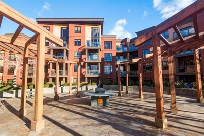 Upper Floor w/ Courtyard View #550