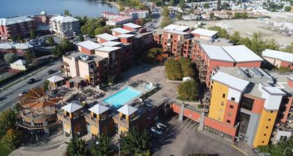 Upper Floor w/ Courtyard View #550
