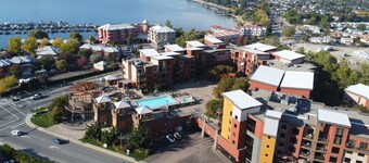 Upper Floor w/ Courtyard View #550