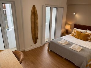 3 bedrooms, desk, iron/ironing board, travel cot