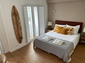 3 Schlafzimmer, Schreibtisch, Bügeleisen/Bügelbrett, Reisekinderbett