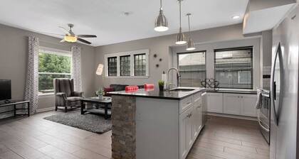 Spacious 5 Bedroom Duplex In Kansas City! 65/66