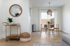 Interior - Be A Nomad | Bright and easy access to ocean - B (Jacksonville Beach)