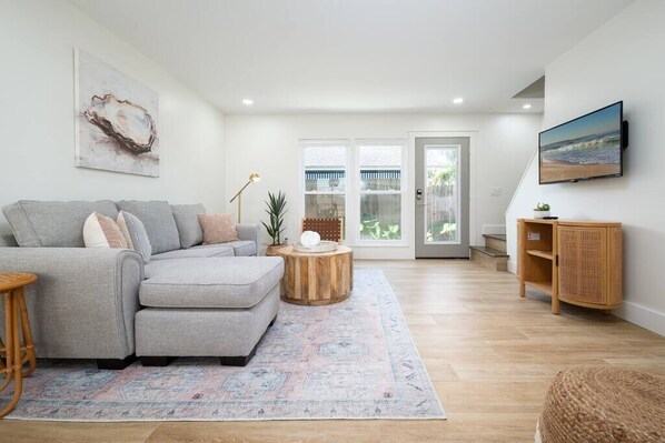 TV - Be A Nomad | Bright and easy access to ocean - B (Jacksonville Beach)