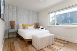 2 bedrooms, free WiFi, bed sheets - Be A Nomad | Bright and easy access to ocean - B (Jacksonville Beach)