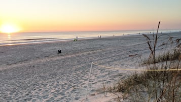 Beach nearby, sun-loungers, beach towels