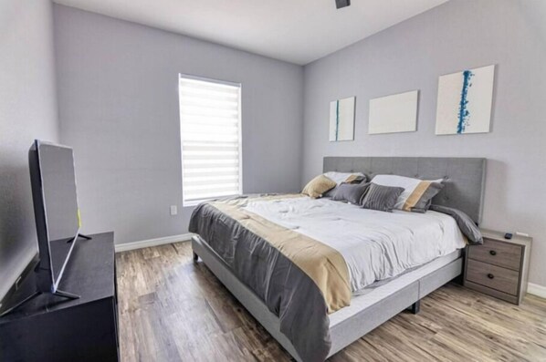 Apartment, 1 King Bed (The Dunes Apartment)