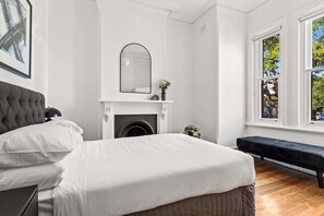 2 chambres, fer et planche à repasser, Wi-Fi, draps fournis