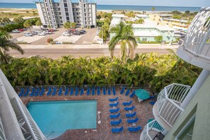 حمّام سباحة مُدفَّأ