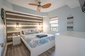 2 bedrooms, travel cot, free WiFi, wheelchair access - Slow M'Ocean Penthouse - Treasure Island, FL 🌴 (Treasure Island)