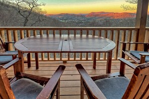 Outdoor dining - Sky's The Limit - Snow tubing mins away, Mountain Views, game room, sleeps 14 (Sky Valley)