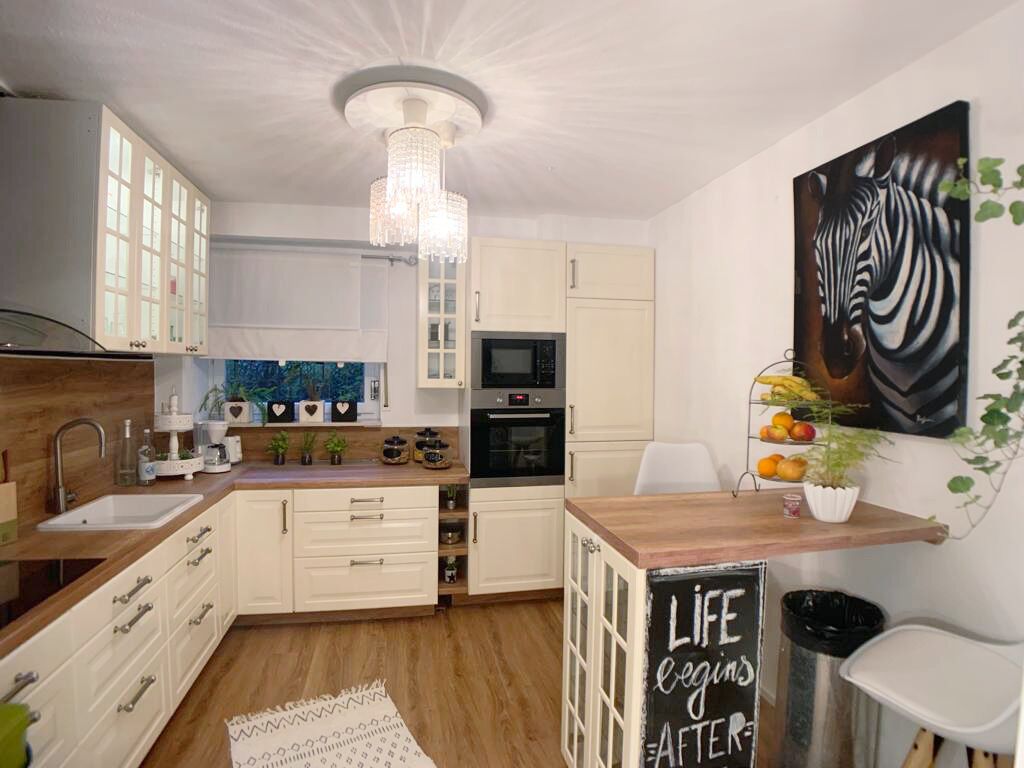 Geladeira, micro-ondas, cooktop, lava-louças