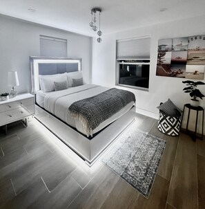 2 bedrooms, WiFi, bed sheets, wheelchair access - Charming, Cozy in the heart of Miami~Near Airport, Brickell, US1 and the Gables (Miami)