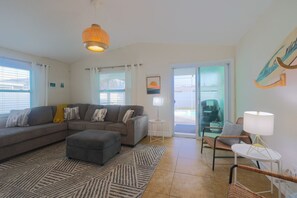 Een televisie, videogames en een stereo