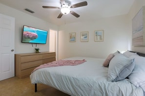 3 bedrooms, desk, iron/ironing board, free WiFi