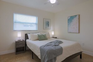 3 chambres, bureau, fer et planche à repasser, accès au Wi-Fi (inclus)