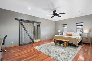 4 bedrooms, desk, iron/ironing board, travel cot