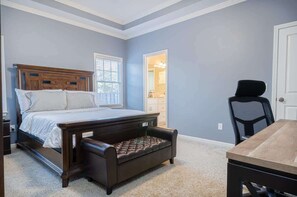 3 habitaciones, escritorio, tabla de planchar con plancha y wifi 