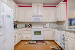 Fridge, microwave, stovetop, dishwasher