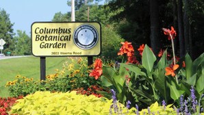 Señal para el Jardín Botánico de Columbus en 3603 Weems Road.