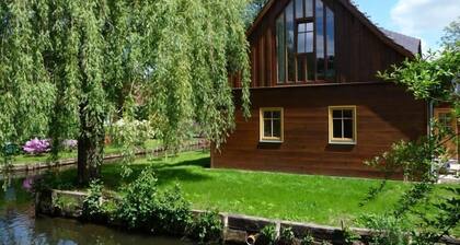 Haus Anno 1750: Ferien im Spreewald-Dorf Lehde direkt am Fließ mit Sauna und Kamin