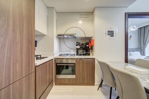 Fridge, microwave, oven, cookware/dishes/utensils