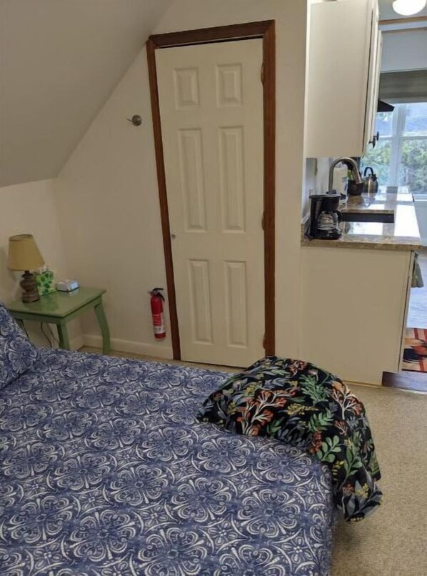 1 quarto, escrivaninha, ferros/tábuas de passar roupa, Wi-Fi de cortesia