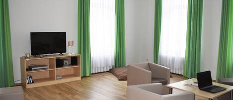 Tv, dvd-afspiller, stereoanlæg