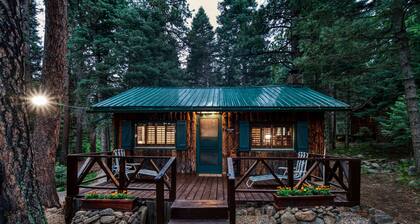 Rustic Cozy Cabin at the base of Greenhorn Mountain.